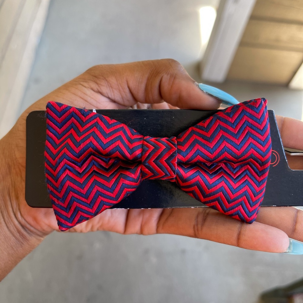 Class Club Herringbone Pre tie clip on bow tie